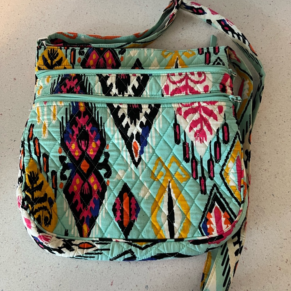 SOLD Vera Bradley crossbody medium